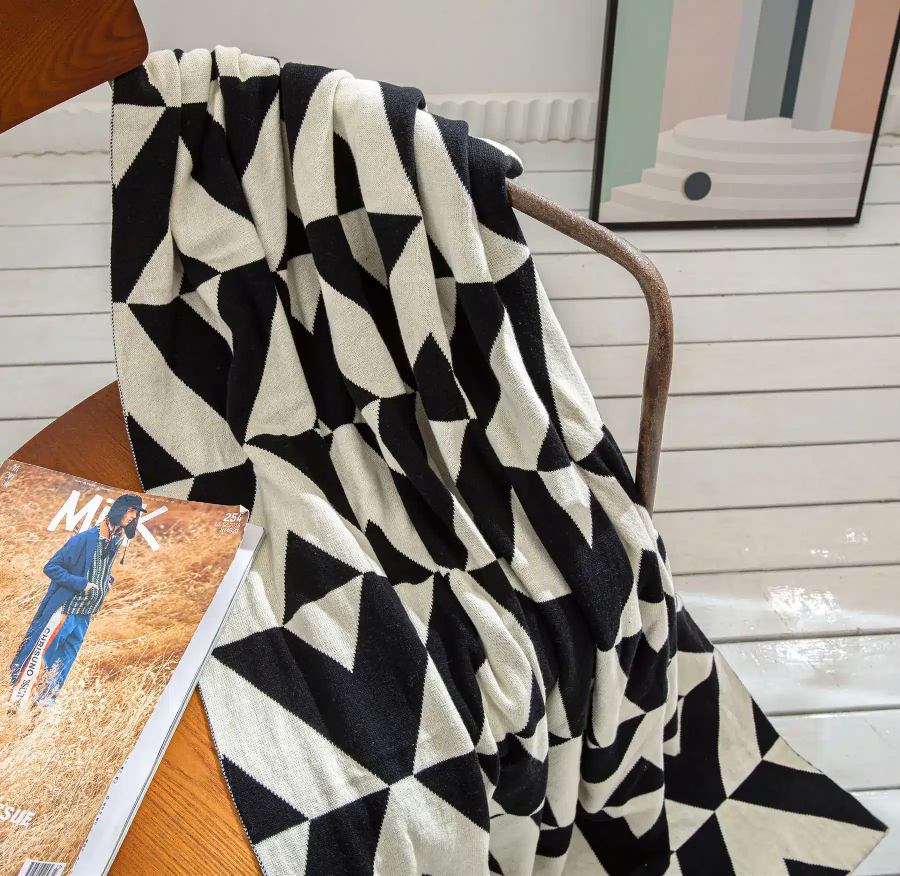 throws black and white